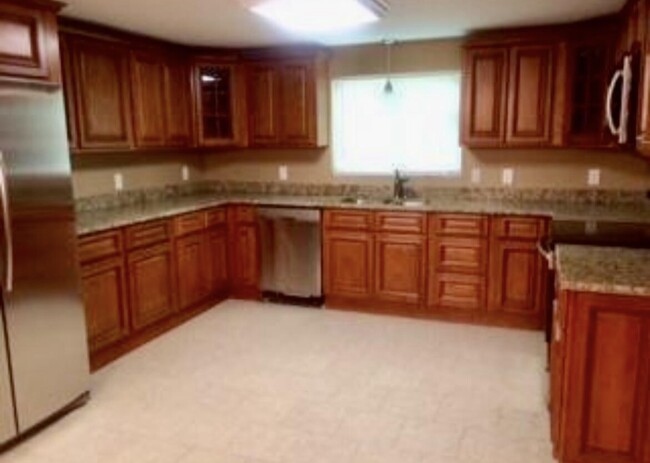 132 Hogan Rd in Rossville, GA - Building Photo - Building Photo