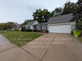 3224 W Westport Rd in Peoria, IL - Building Photo