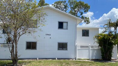 11943 Corinne Lee Ct, Unit 104 in Ft. Myers, FL - Building Photo - Building Photo