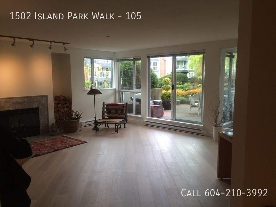 1502 Island Park Walk in Vancouver, BC - Building Photo
