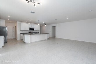 516 Alminar Ave SE in Palm Bay, FL - Building Photo - Building Photo