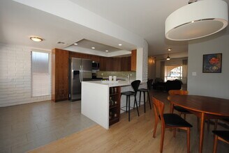 3703 E Montecito Ave, Unit Haver Condo For Rent in Phoenix, AZ - Foto de edificio - Building Photo