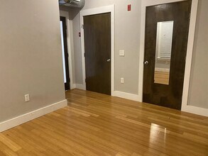 64 Pitman St, Unit 2R in Providence, RI - Building Photo - Building Photo