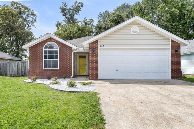 property at 810 SE E Ct