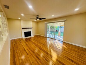 393 Rowland Ave in Camarillo, CA - Building Photo - Building Photo