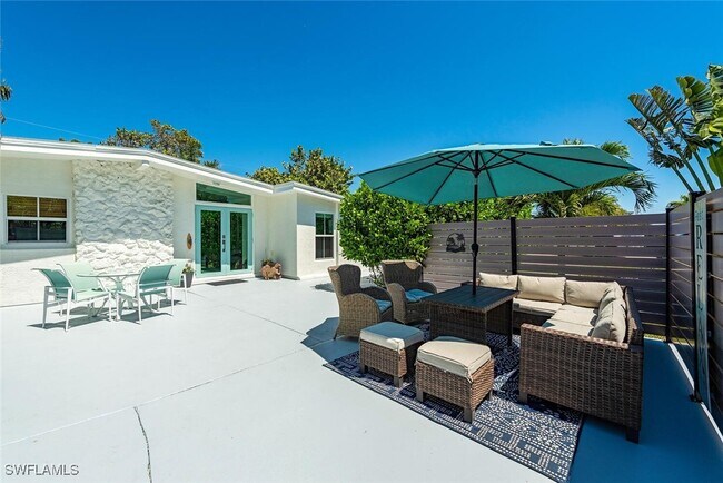 1971 Holiday Ln in Naples, FL - Building Photo - Building Photo