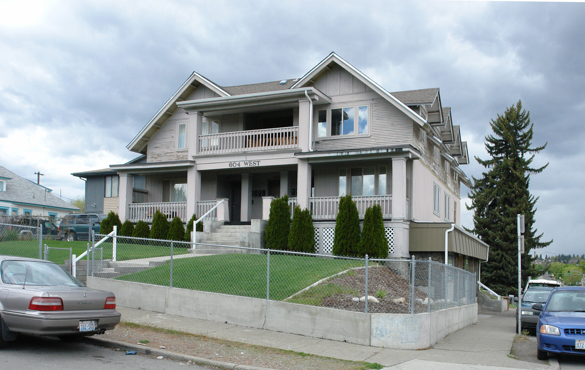 604 W Augusta Ave in Spokane, WA - Foto de edificio