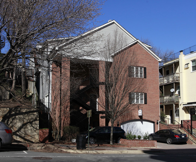 Christiana House in Rosslyn, VA - Building Photo - Building Photo