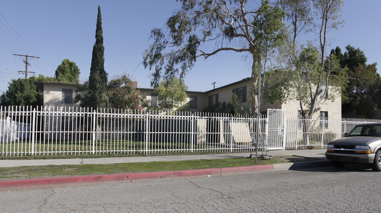 5958-5960 Willowcrest Ave in North Hollywood, CA - Foto de edificio