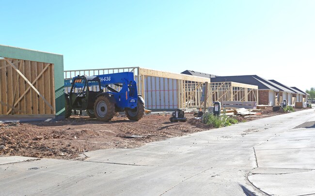 Bushland Spring Townhomes in Lubbock, TX - Foto de edificio - Building Photo