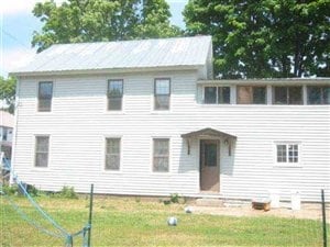 10 Bleeker St in Corinth, NY - Foto de edificio