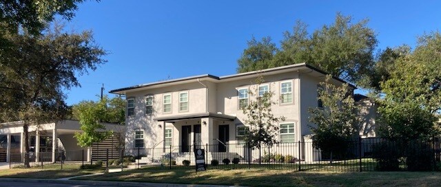 488 E Olmos Dr in San Antonio, TX - Building Photo - Building Photo