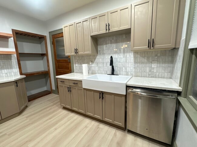 9205 Clifton Blvd, Unit 9205 Clifton blvd in Cleveland, OH - Building Photo - Building Photo