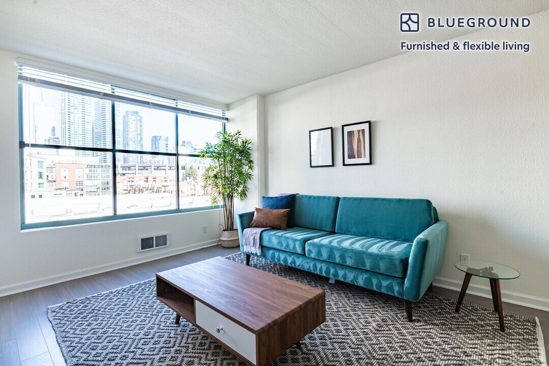 2 Townsend St in San Francisco, CA - Building Photo