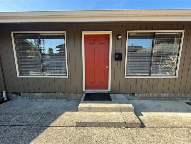 property at 914 S Pearl St