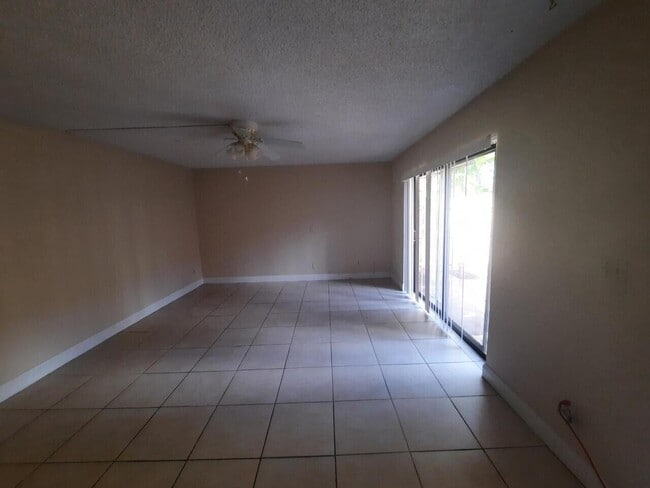 1440 N Lawnwood Cir in Fort Pierce, FL - Building Photo - Building Photo