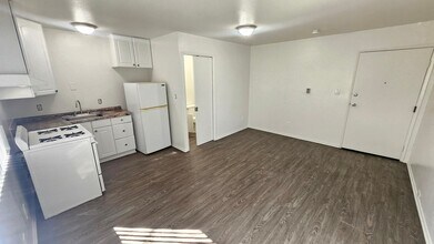 1750 S Longwood Ave in Los Angeles, CA - Foto de edificio - Building Photo