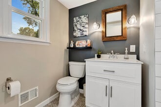 6624 Hitchingpost Ln in Cincinnati, OH - Building Photo - Building Photo