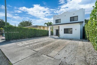 920 SW 9th St in Miami, FL - Foto de edificio - Building Photo