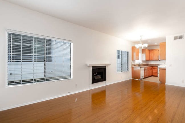 11482 Moorpark St, Unit 7
