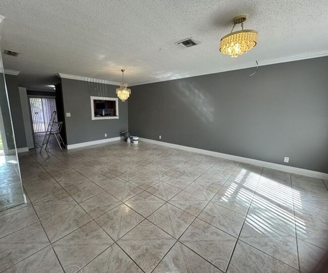 7347 Pinedale Dr in Boynton Beach, FL - Building Photo - Building Photo