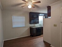 2111 Laura Ln photo'