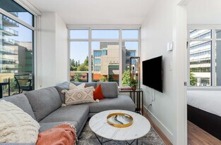 258 Nelson's Ct in New Westminster, BC - Building Photo