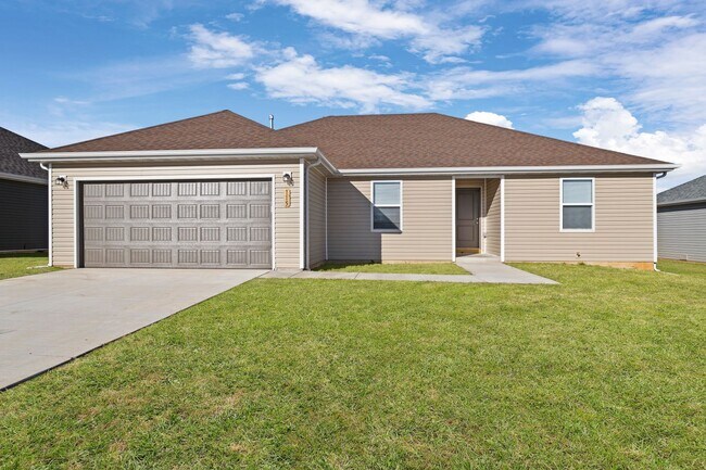 115 Silver Maple Dr in Aurora, MO - Building Photo - Building Photo