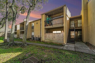 3300 Pebblebrook Dr in Seabrook, TX - Foto de edificio - Building Photo