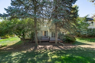 619 Whitney Dr in Rochester Hills, MI - Foto de edificio - Building Photo