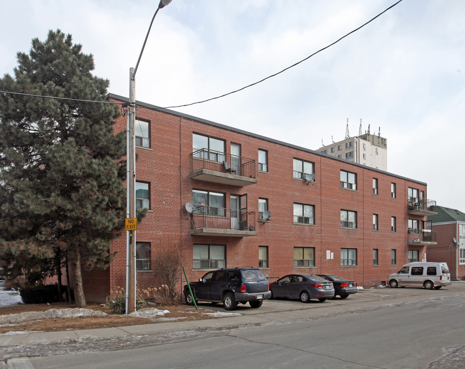 Lakeshore Manor in Toronto, ON - Building Photo