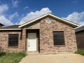5726 St Sebastian Ln in Laredo, TX - Building Photo