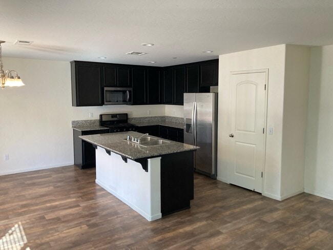 1527 Virmargo St in Visalia, CA - Building Photo - Building Photo