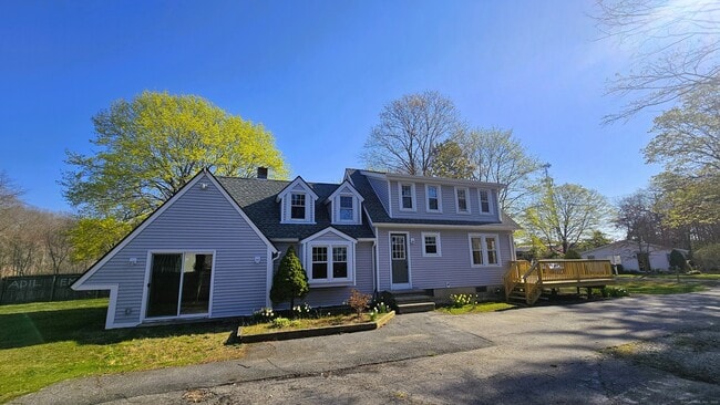 35 Meadow Rd in Clinton, CT - Building Photo - Building Photo