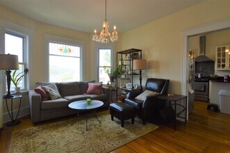 14 Breck Ave, Unit 22 in Boston, MA - Foto de edificio - Building Photo