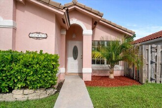 21462 SW 88th Pl in Cutler Bay, FL - Building Photo - Building Photo