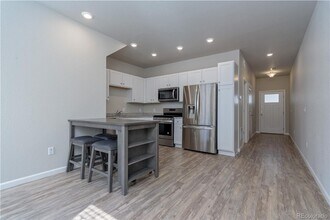 1049 Oak Cir in Lakewood, CO - Building Photo - Building Photo
