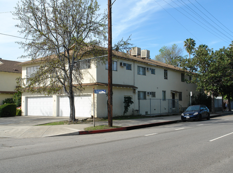 5351 Vantage Ave in Valley Village, CA - Building Photo