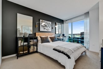 Kingsbury Plaza in Chicago, IL - Building Photo - Building Photo