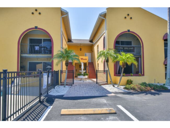 1732 Redwood St in Sarasota, FL - Foto de edificio - Building Photo