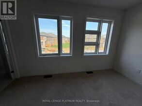 43 Mckernan Ave. in Brantford, ON - Building Photo - Building Photo