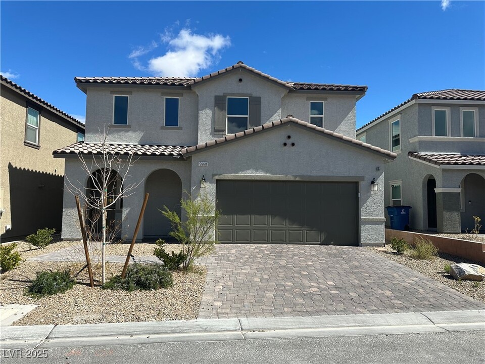 5668 Hill Spire St in Las Vegas, NV - Building Photo