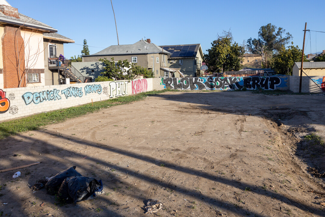 1581-1587 W Adams Blvd in Los Angeles, CA - Building Photo