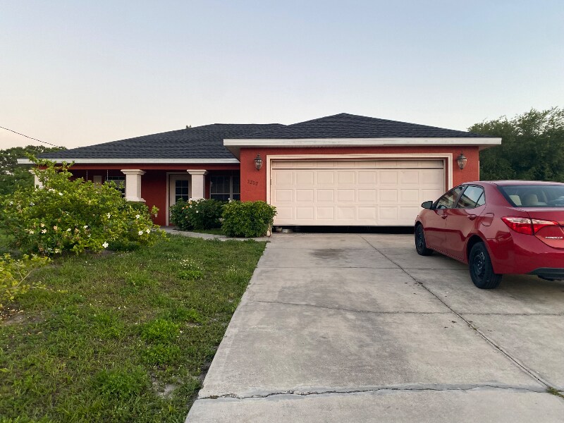 3207-3259 59th St W in Lehigh Acres, FL - Building Photo