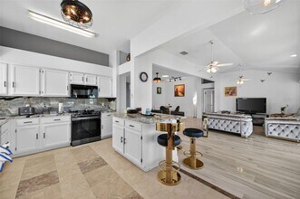 411 Del Mar Dr in Lady Lake, FL - Building Photo - Building Photo