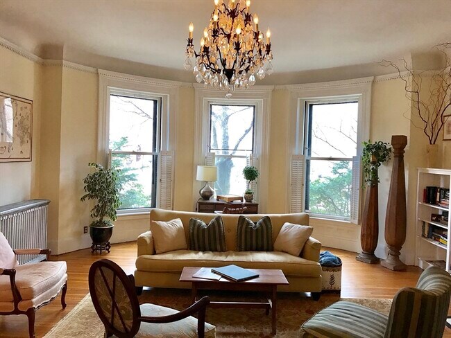 property at 286 Commonwealth Ave