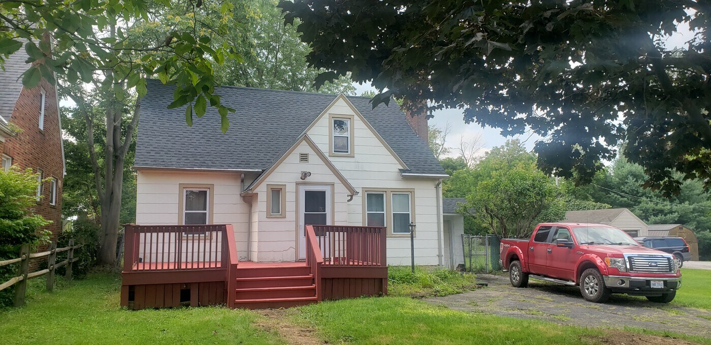 872 S Main St in Mansfield, OH - Foto de edificio