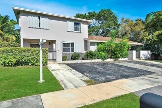 20537 SW 92nd Ct in Cutler Bay, FL - Building Photo - Building Photo