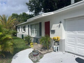 2175 43rd Ave N in St. Petersburg, FL - Building Photo - Building Photo