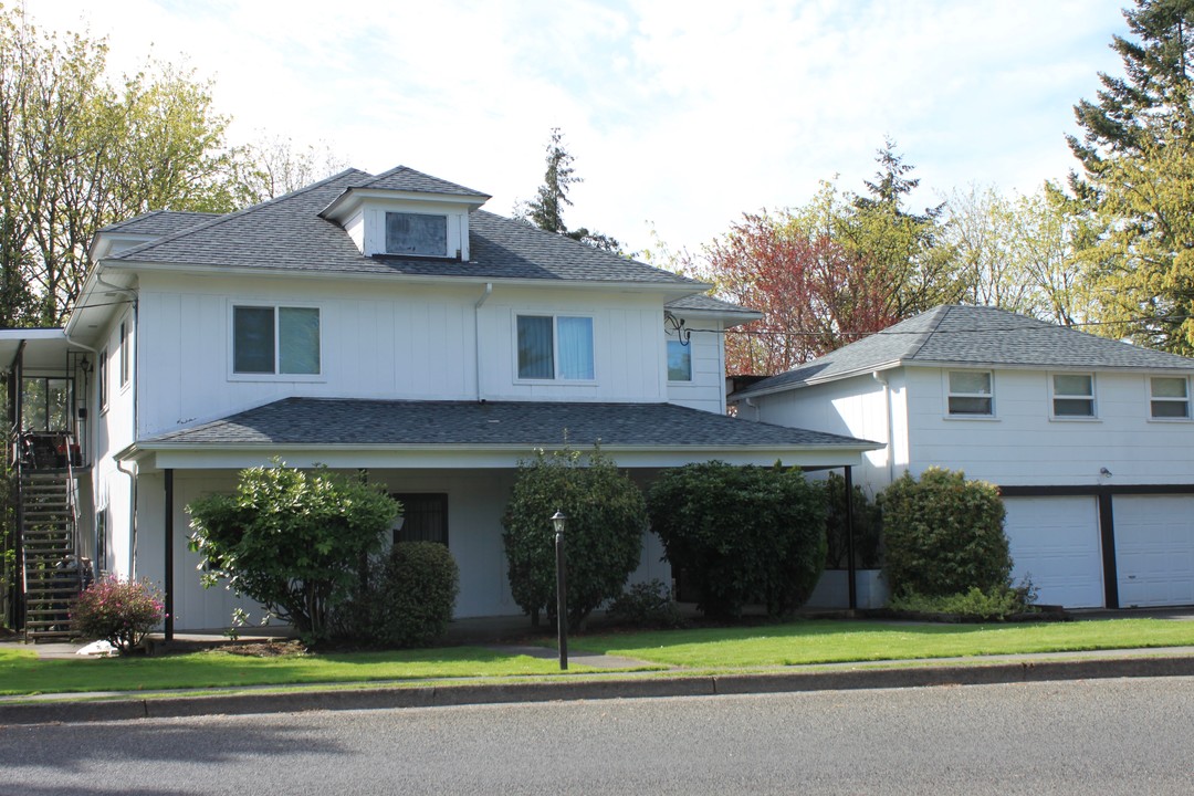 1201 N 7th Ave in Kelso, WA - Building Photo